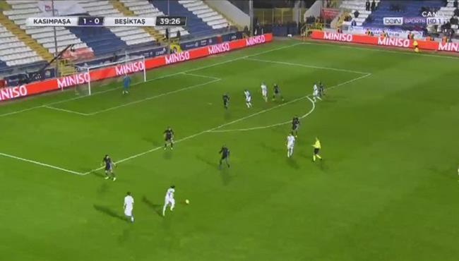 كاريوس يحرم تريزيجية من هدف عالمي بالدوري التركي