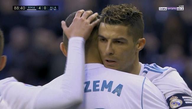 كريستيانو رونالدو يترك ركلة جزاء لـ بنزيما في مباراة ريال مدريد وديبورتيفو الافيس