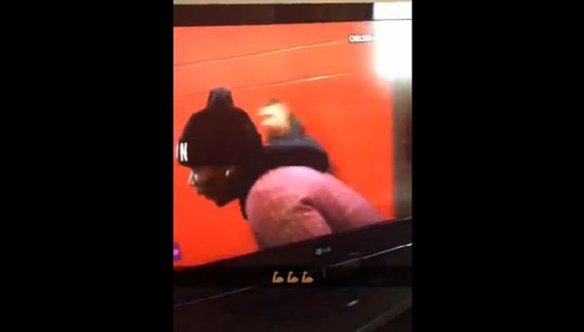 بوجبا يقتحم مقابلة مورينيو مع BBC بعد هزيمة ليفربول