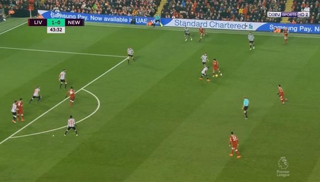كوبري من محمد صلاح للاعب نيوكاسل