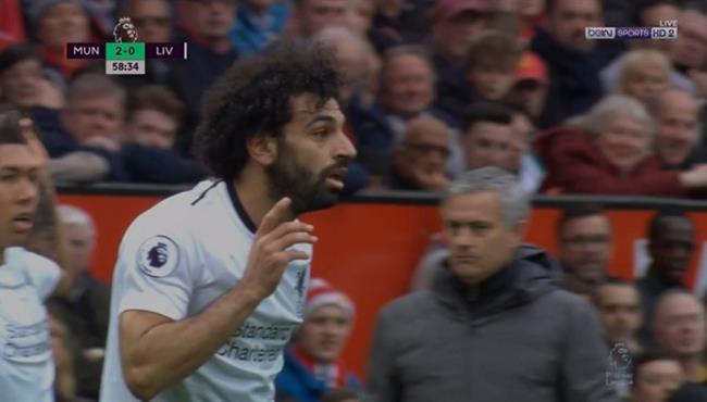 مدافع مانشستر يونايتد يعتدى على محمد صلاح ورد فعل رؤوف خليف