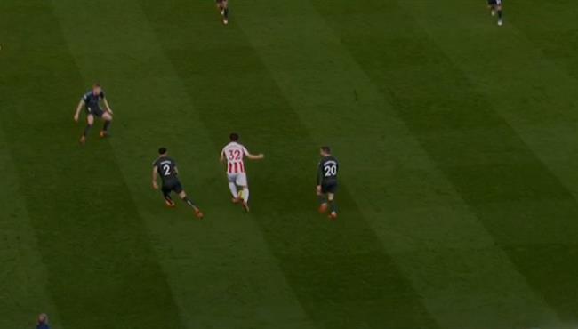 رمضان صبحي يقلد رونالدينهو وكريستيانو في مباراة مانشستر سيتي