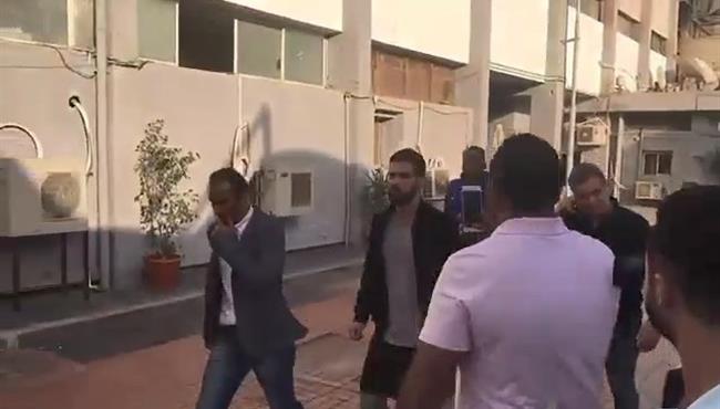 عبد الله السعيد يوثق عقد تجديده مع الاهلي في اتحاد الكرة