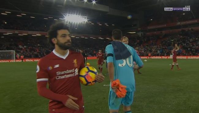 محمد صلاح يعتذر لحارس واتفورد بعد المباراة انا اسف