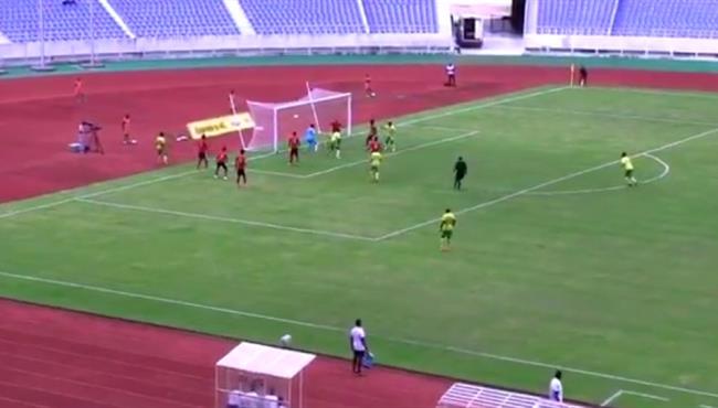 أسيست عالمي من باكا ماهلامبي لاعب الاهلي في مباراة جنوب أفريقيا و انجولا