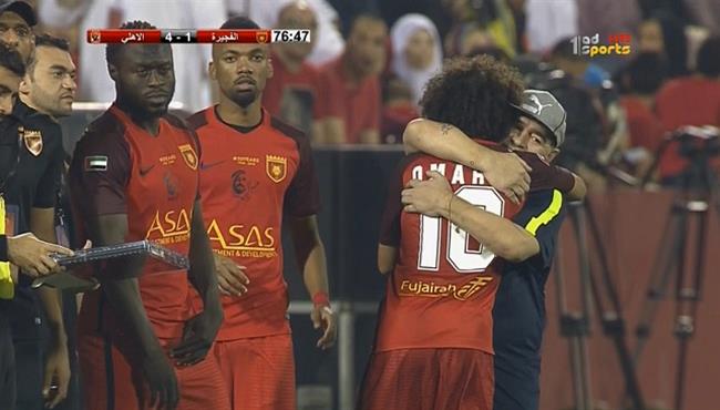 ماردونا يطلب من الجمهور تحية عمورى بعد استبداله امام الاهلى