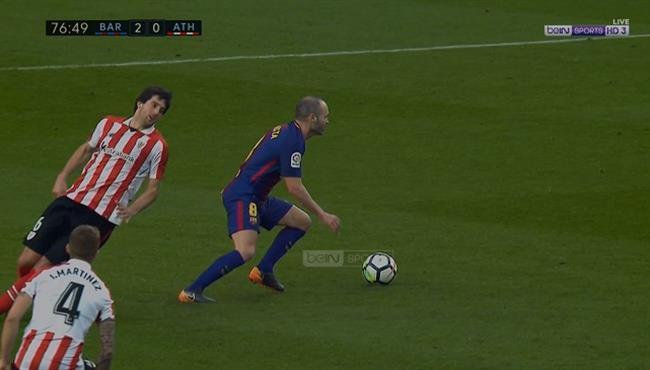 مهارة رائعه من انييستا في مباراة برشلونه واتليتيكو بلباو