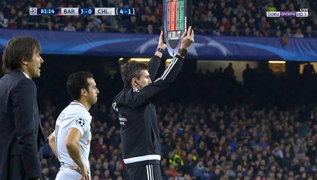 جماهير برشلونه تهتف لـبيدرو وتصفق له لحظة نزوله في مباراة برشلونه وتشيلسي