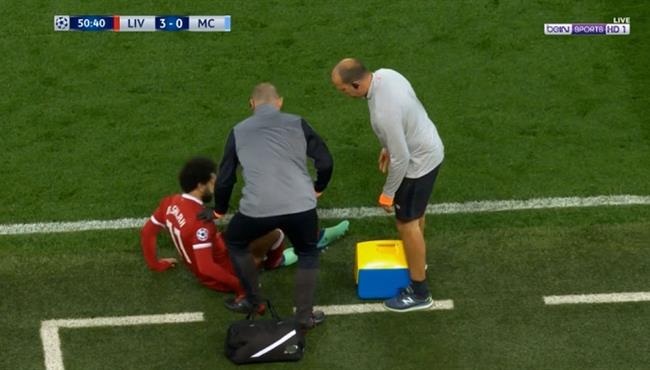 اصابة محمد صلاح وخروجه فى مباراة ليفربول ومانشستر سيتى