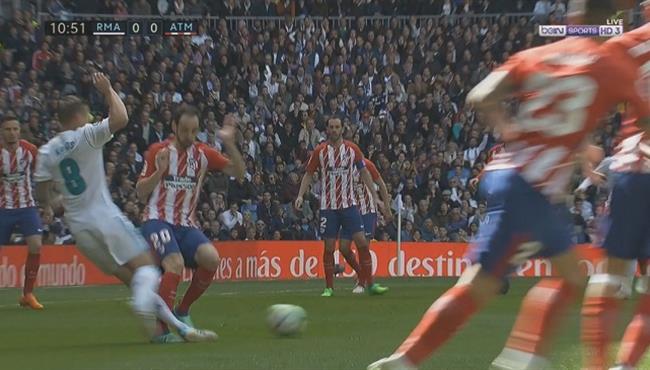 هل تغاضى الحكم عن احتساب ركلة جزاء لـ ريال مدريد امام اتليتكو مدريد