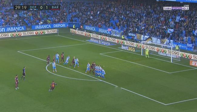 حارس ديبورتيفو لاكورونيا يتالق ويحرم ميسى من تسجيل هدف رائع