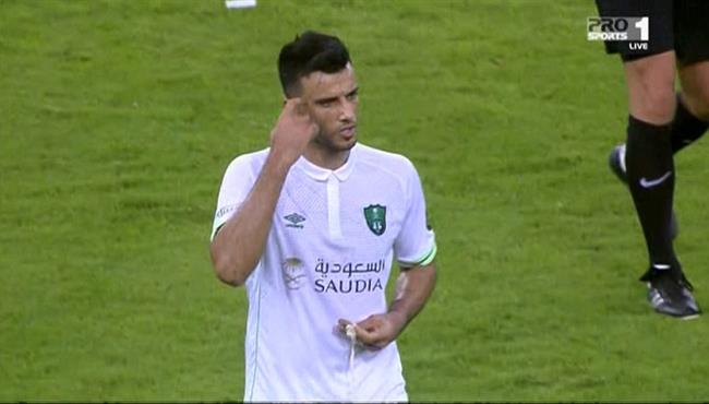 رد فعل عمر السومة بعد تبديله في مباراة الاهلي و الهلال