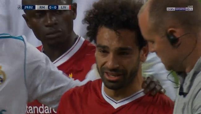 بكاء محمد صلاح ورعب جماهير ليفربول ومواساة اللاعبين لحظة تبديلة بسبب الاصابة