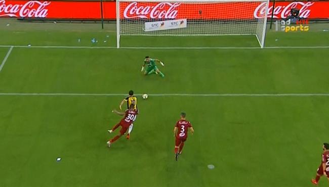 شاهد كيف اهدر كهربا هذه الفرصه امام الفيصلى بنهائى كأس خادم الحرمين