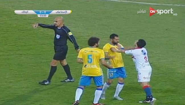 خناقة طارق حامد وحسنى عبد ربة فى مباراة الزمالك والاسماعيلى