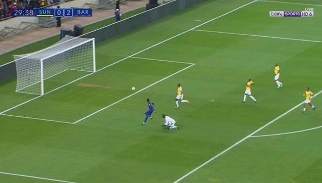 مدافع صن داونز ينقذ هدف من على خط المرمى امام برشلونه