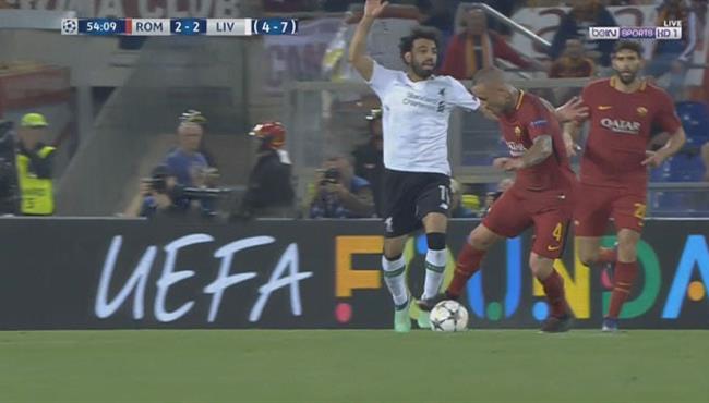 صلاح يطالب بركلة جزاء على ناينجولان امام روما