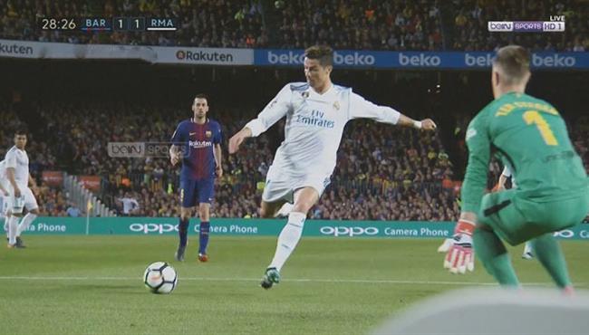 شتيجن يتصدى لانفراد رونالدو بالكلاسيكو