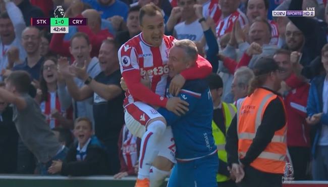 هدف شاكيرى الرائع فى مباراة ستوك سيتى وكريستال بالاس
