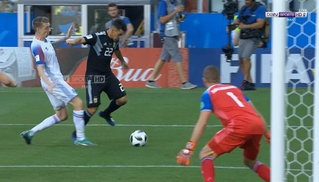 هل حرم الحكم الارجنتين من ركلة جزاء اخرى امام ايسلندا