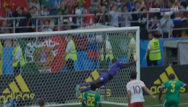 الحارس يحرم ليفاندوفسكى من تسجل هدف رائع فى السنغال