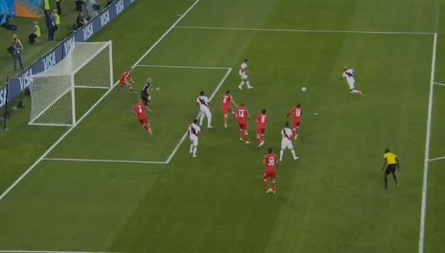بيرو تهدر فرصه هدف امام الدنمارك بطريقة غريبة