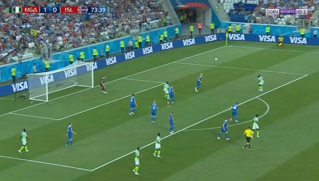 العارضة تمنع احمد موسى من تسجيل هدف ثانى فى مرمى ايسلندا