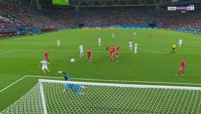 تصدى حارس ايران الرائع لتسديدة بوسكيتس الصاروخية