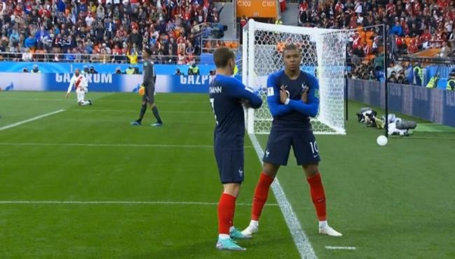 هدف مبابى فى مرمى بيرو بتعليق عصام الشوالى