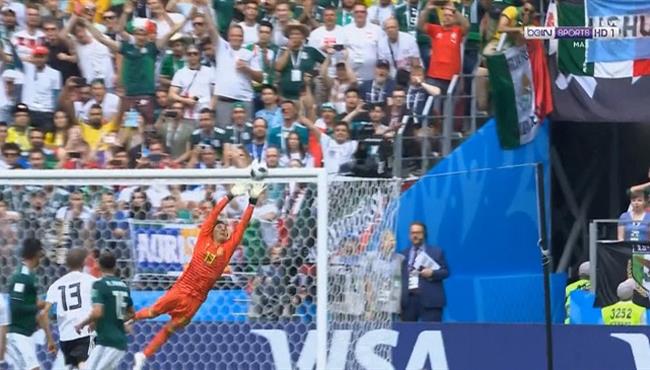 تصدي أوتشوا الرائع لتسديده تونى كروس