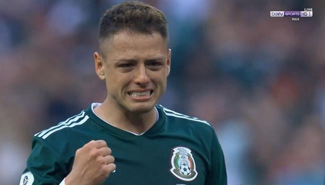 بكاء تشيشاريتو بعد فوز المكسيك على المانيا بكأس العالم