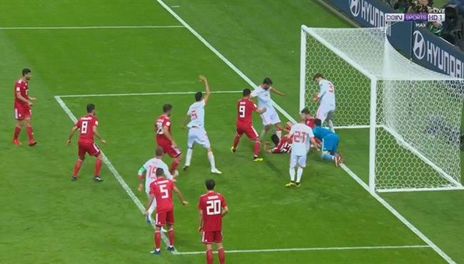 مدافع ايران ينقذ هدف مؤكد من على خط المرمى امام اسبانيا