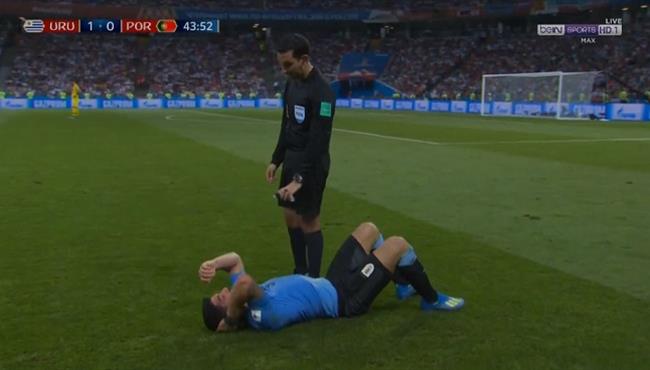 حفيظ دراجى ينتقد تصرفات سواريز فى مباراة البرتغال واوروجواى