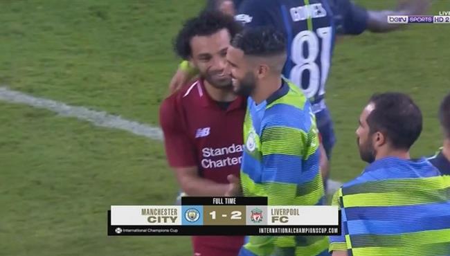شاهد ماذا فعل محمد صلاح مع رياض محرز بعد مباراة ليفربول ومانشستر سيتي
