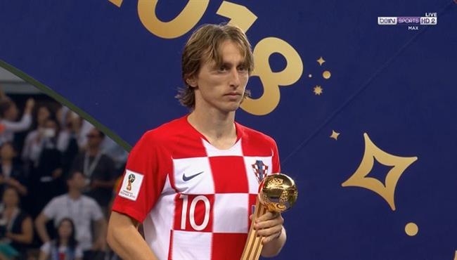 تتويج لوكا مودريتش بجائزة افضل لاعب في كاس العالم
