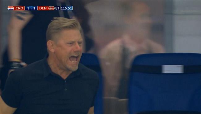 كاسبر شمايكل يتصدى لركلة جزاء مودريتش شاهد رد فعل والده بيتر شمايكل