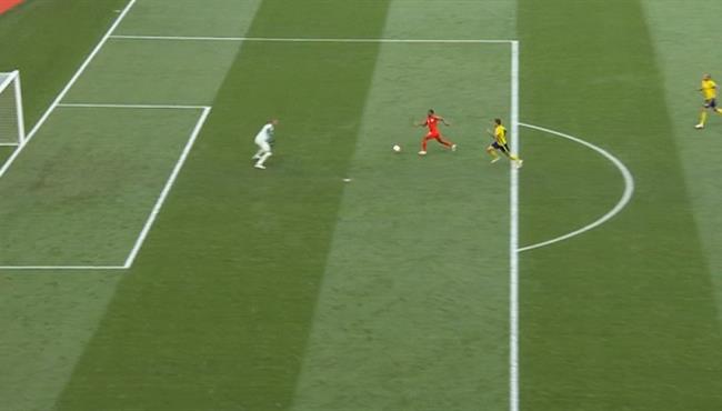 رحيم ستيرلينج يهدر هدف مؤكد امام السويد