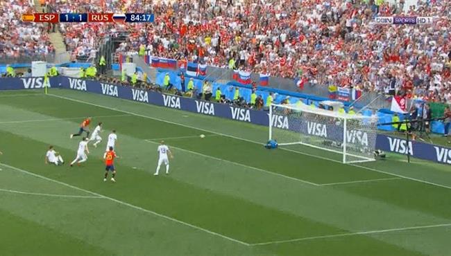 الحارس يحرم انيستا من تسجيل هدف امام روسيا