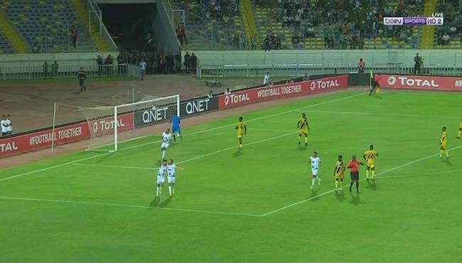 هدف الرجاء البيضاوي الرابع في مرمي أسيك ميموزا