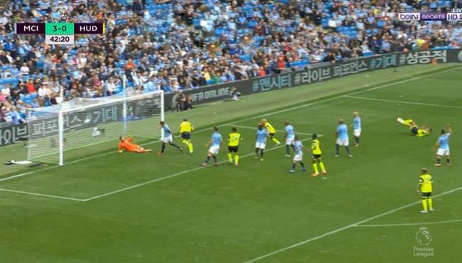 هدف هدرسفيلد الاول فى مرمى مانشستر سيتى