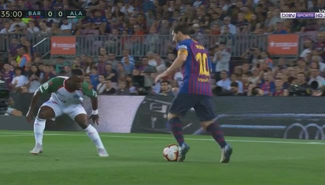 ميسى يتلاعب بمبارك واكاسو فى مباراة برشلونة وديبورتيفو الافيس