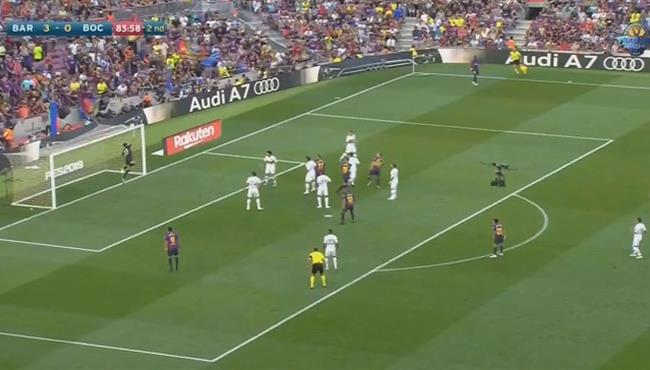 تصدى حارس بوكا جونيورز الرئع امام برشلونة