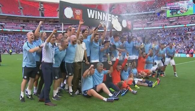 مراسم تتويج مانشستر سيتى بطلا لكأس الدرع الخيرية
