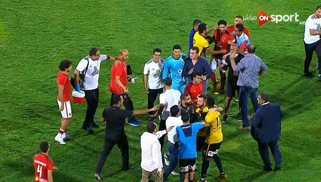 خناقة بين لاعبى الاهلى والانتاج الحربى بعد نهاية المباراة