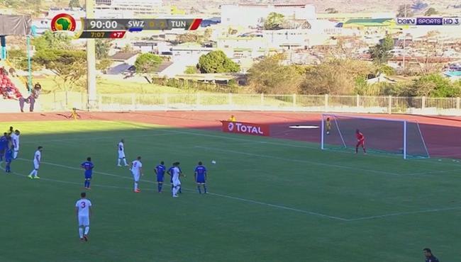 وهبي الخزرى يهدر ركلة جزاء فى مباراة تونس وسوازيلاند