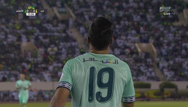 حارس أحد يحرم عبد الله السعيد من تسجيل اول اهدافه بالدورى السعودى