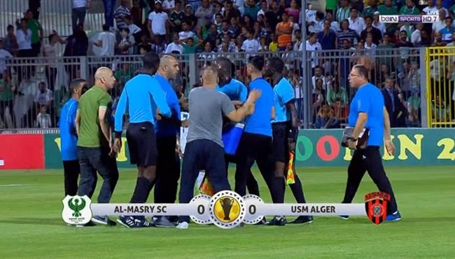 مشادة حسام وابراهيم حسن مع حكم مباراة المصرى واتحاد العاصمة