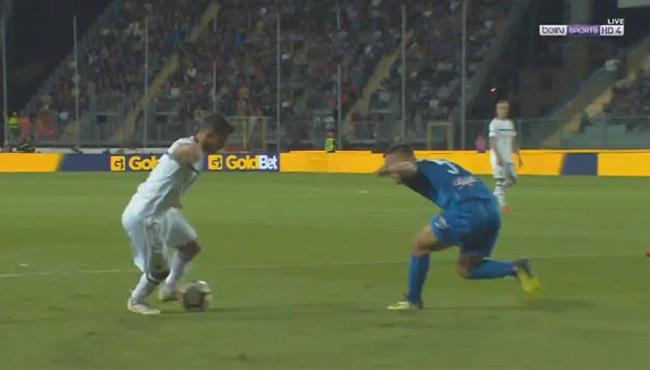 سوزو يتلاعب بمدافع امبولي فى لقطة مهارية رائعه بالدورى الايطالي