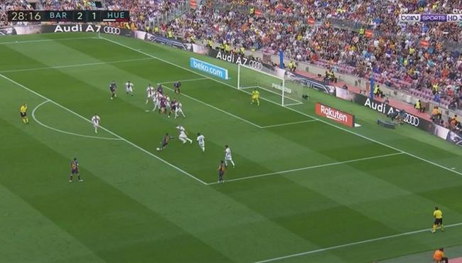 العارضة تحرم ديمبيلى من تسجيل هدف رائع امام هويسكا