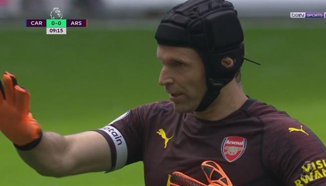 لاعب كارديف سيتى يهدر هدف محقق بعد خطأ من بيتر تشيك